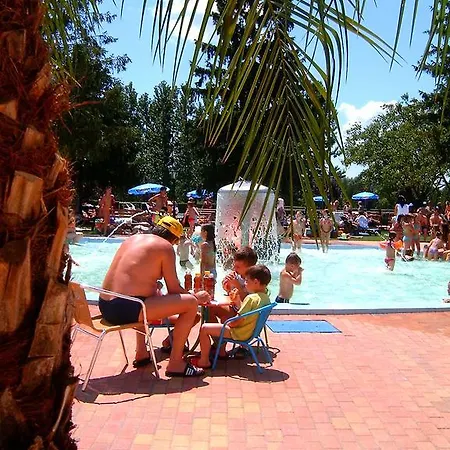 Davodi Es Szabadidopark بيت ضيافة