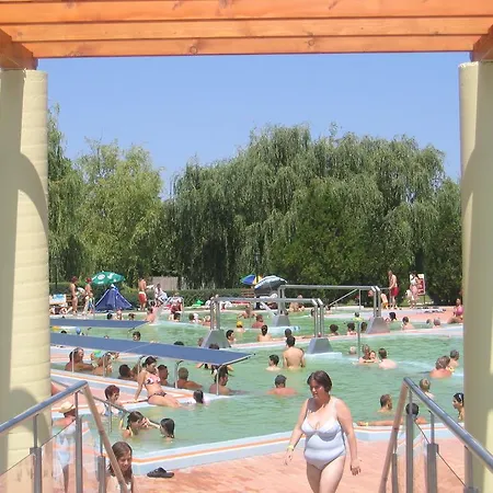 Davodi Es Szabadidopark بيت ضيافة