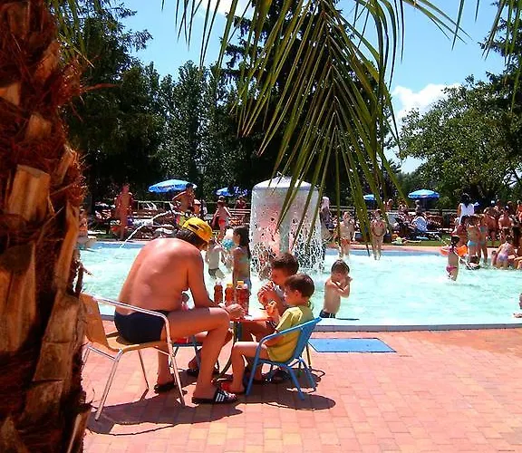 Davodi Es Szabadidopark Πανσιόν