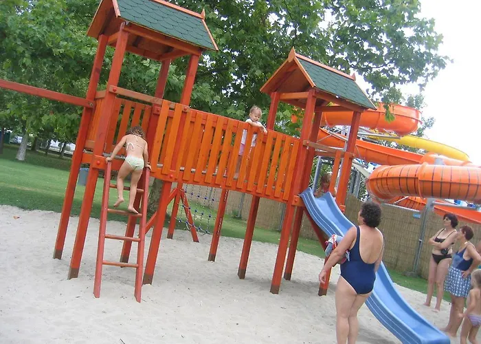 Davodi Es Szabadidopark Πανσιόν