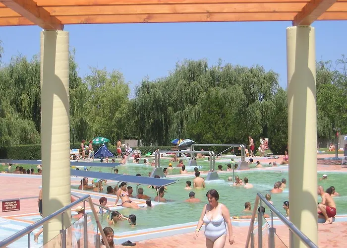 Davodi Es Szabadidopark Πανσιόν