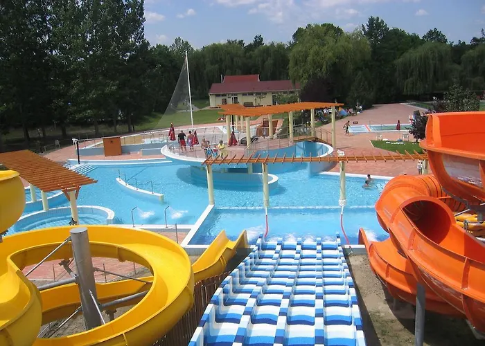 Davodi Es Szabadidopark Πανσιόν 3*