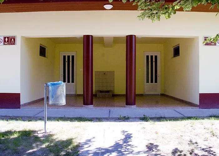 Πανσιόν Davodi Es Szabadidopark Dávod